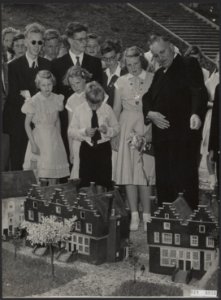 Koninklijk huis, prinsessen, openingen, burgemeesters, schaalmodellen, Beatrix, , Bestanddeelnr 019-0936