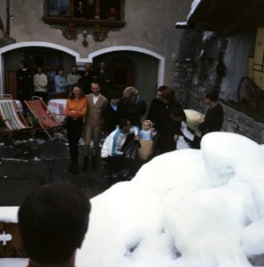 Koninklijke Familie in Lech, Oostenrijk Irene, Hughes Charles , Christina, HM, , Bestanddeelnr 254-8030
