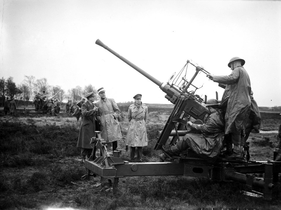 Kolonel Schafroth bij manoeuvres te Oldebroek, Bestanddeelnr 902-6778