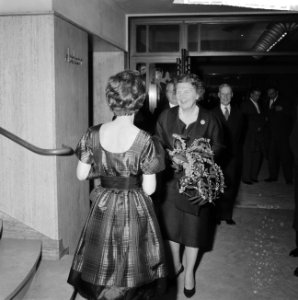 Koningin Juliana woont 9e lustrum bij van de Vrijzinnig Christelijke Studenten B, Bestanddeelnr 911-8849