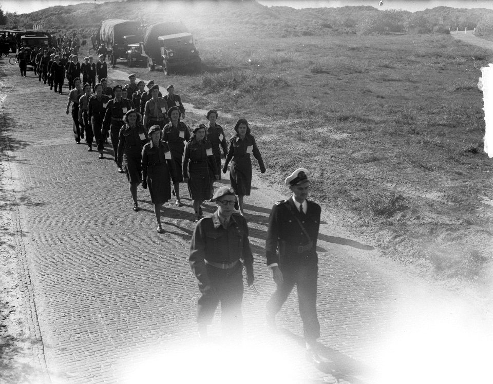 Koningin Juliana wandelmars te Kijkduin. 2 TBM-Haarlem, Bestanddeelnr 903-0264