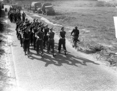 Koningin Juliana wandelmars te Kijkduin. Pionniers-Utrecht, Bestanddeelnr 903-0263