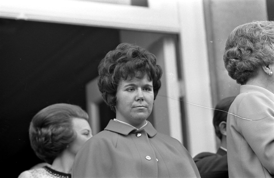 Koninginnedag. Prinses Christina op bordes (zwaaiend), Bestanddeelnr 921-3013