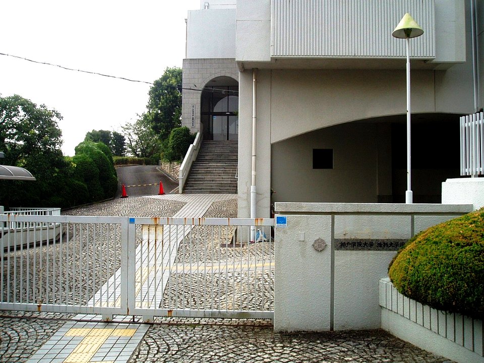 Kobe-Gakuin-Nishiyama-2015081002