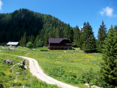 Koča na Grohatu pod Raduho 01