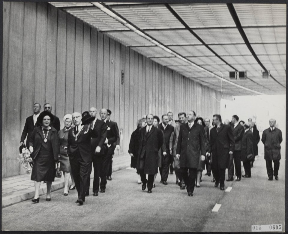 Koninklijk huis, koninginnen, openingen, tunnels, burgemeesters, Ij-Tunnel,, Bestanddeelnr 015-0605