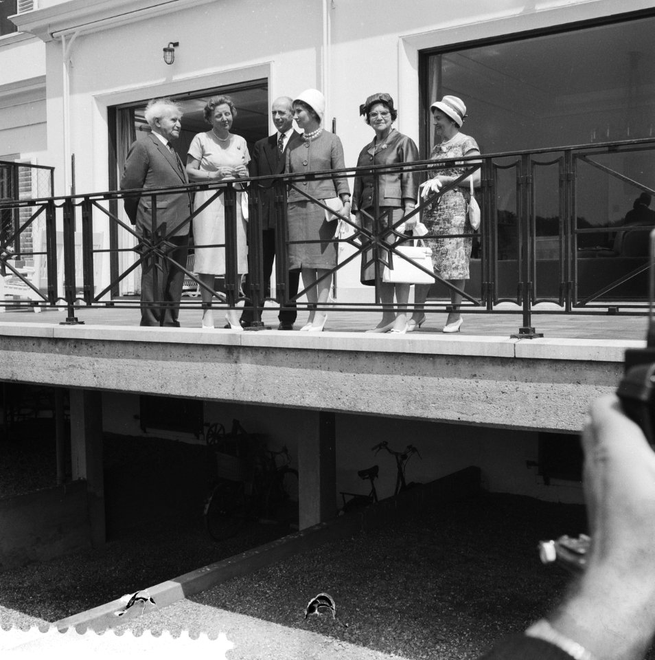 Koningin Juliana ontvangt David Ben Goerion, premier van Israel, Bestanddeelnr 911-3549