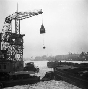 Kolenslag, het lossen van kolenschip, Bestanddeelnr 902-0403