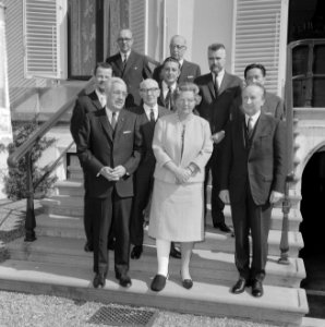 Koningin Juliana ontvangt een delegatie van buitenlandse persverenigingen op pal, Bestanddeelnr 917-6046