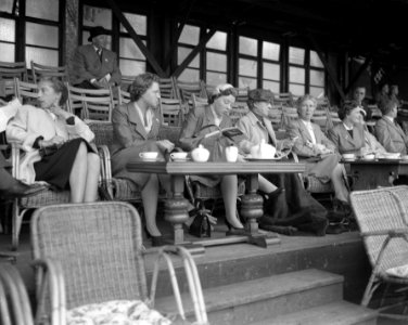 KNVB-vergadering in Krasnapolsky over kwestie Hoolboom Hoolboom achter het spre, Bestanddeelnr 908-9085