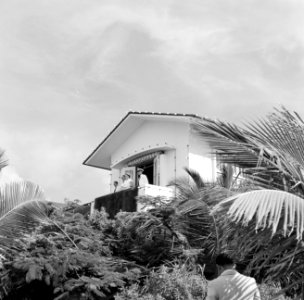 Koningin Juliana op een balkon op Aruba, Bestanddeelnr 252-3885