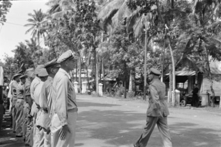 Kolonel J.W. Sluyter, commandant U-Brigade arriveert, Bestanddeelnr 220-6-6