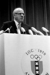 Koningin Juliana opent zitting van Internationaal Olympisch Comite in RAI, Amste, Bestanddeelnr 923-5185