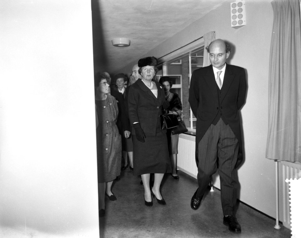 Koningin Juliana stelt de Sinai Kliniek in Amersfoort in gebruik, Bestanddeelnr 911-6791