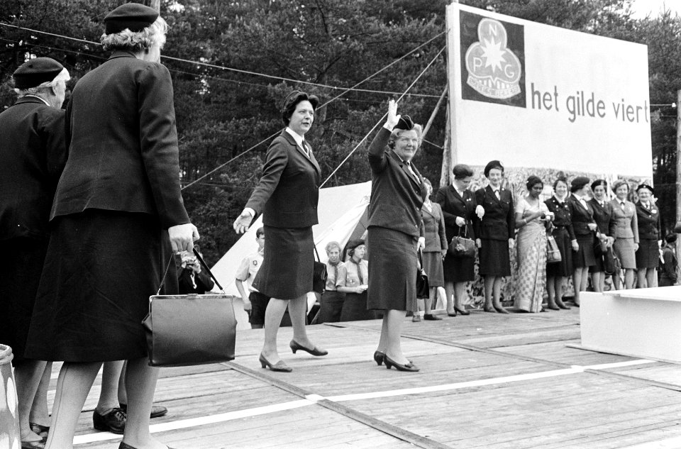 Koningin Juliana tijdens het bezoek, Bestanddeelnr 919-2081