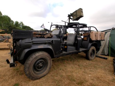 Land Rover, licence registration '-26