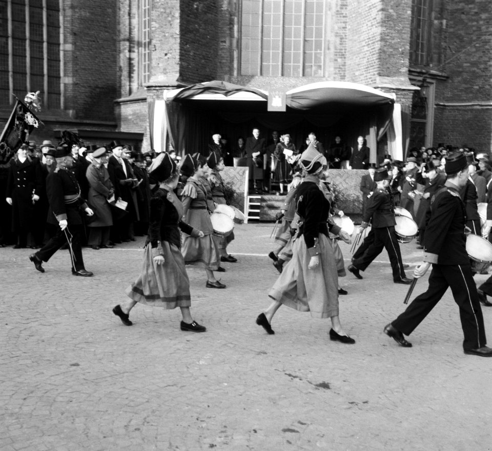 Koningin Juliana opent een brug in Doesburg, Bestanddeelnr 904-9494