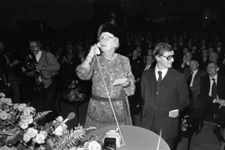 Koningin Juliana opent de Drechttunnel Hare Majesteit geeft telefonisch opdrach, Bestanddeelnr 929-4384