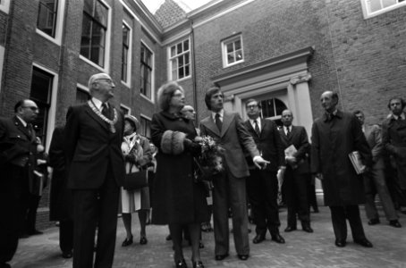 Koningin Juliana opent Amsterdams Historisch Museum officieel koningin Juliana , Bestanddeelnr 928-2345