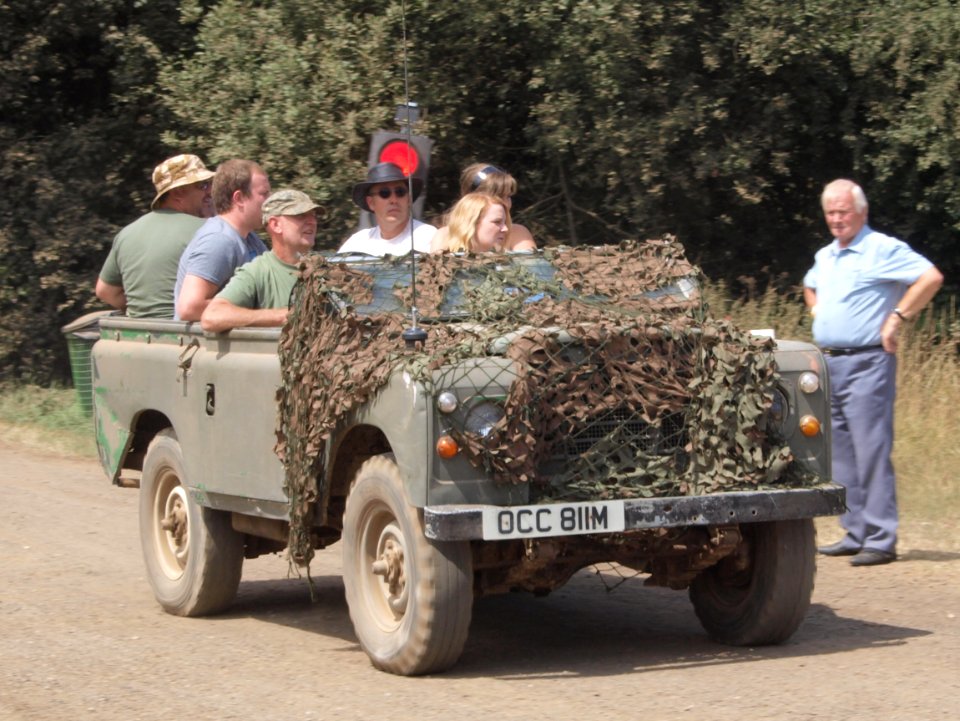 Land Rover, licence registration 'OCC 811M'