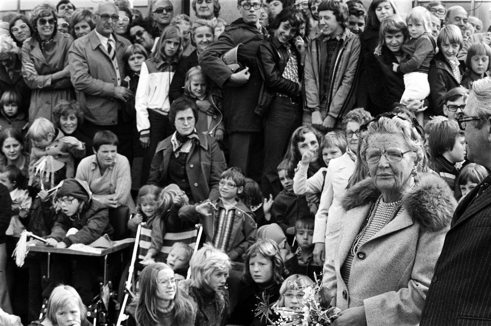 Koningin Juliana bezoekt Veenendaal, Bestanddeelnr 928-7984