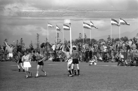 Korfbal Nederland tegen Belgie. K. van Lunteren , Saerens, L. de Vries , Th. Kor, Bestanddeelnr 912-5285