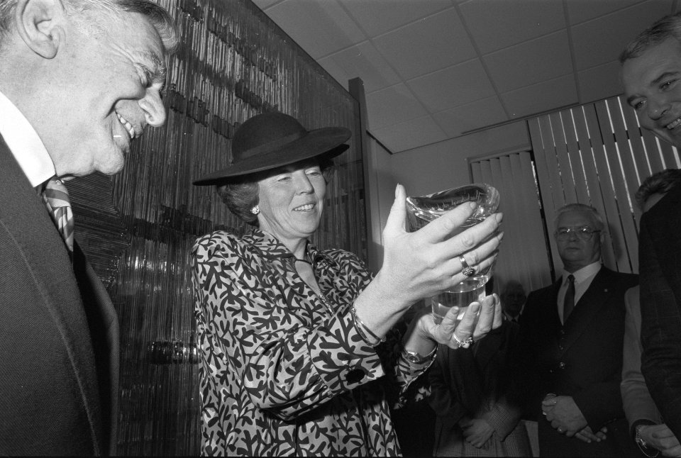 Koningin Beatrix opent gebouw Unie van Waterschappen, Bestanddeelnr 934-1305
