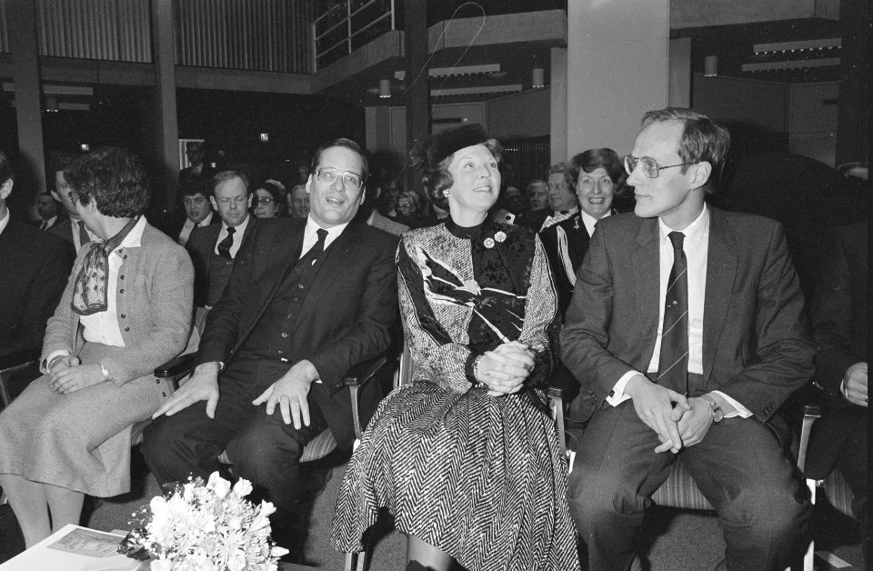Koningin Beatrix opent het nieuwe Ministerie van O&W i Zoetermeer Koningin Beat, Bestanddeelnr 934-7245