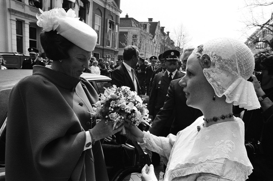 Koningin Beatrix opent het gerestaureerde provinciehuis te Leeuwarden, Bestanddeelnr 933-3215