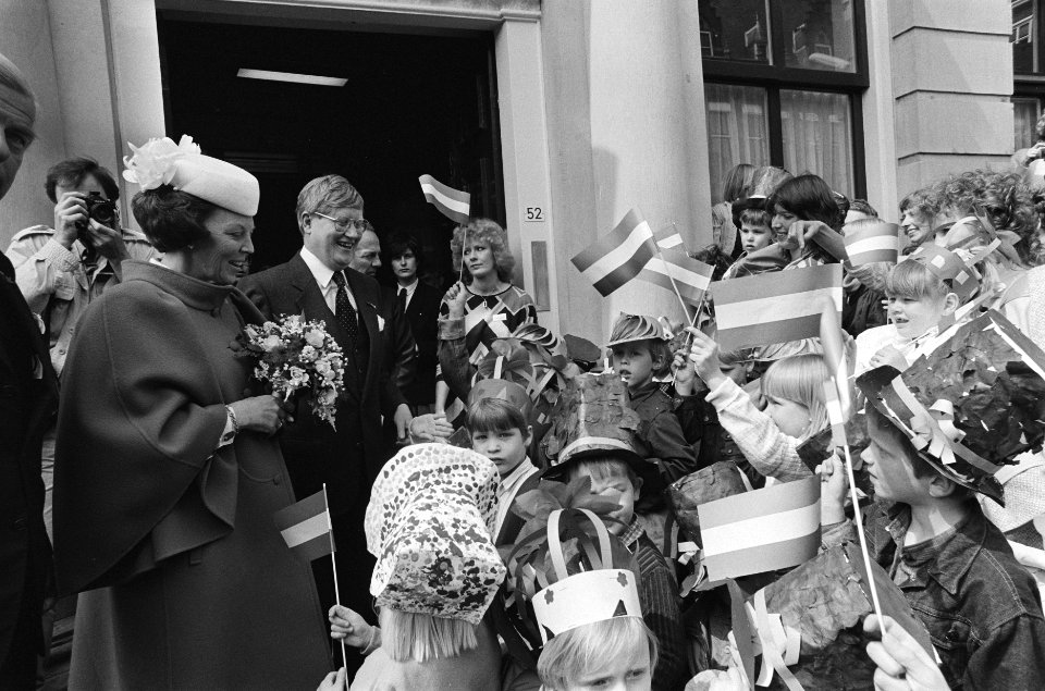 Koningin Beatrix opent het gerestaureerde provinciehuis te Leeuwarden, Bestanddeelnr 933-3216