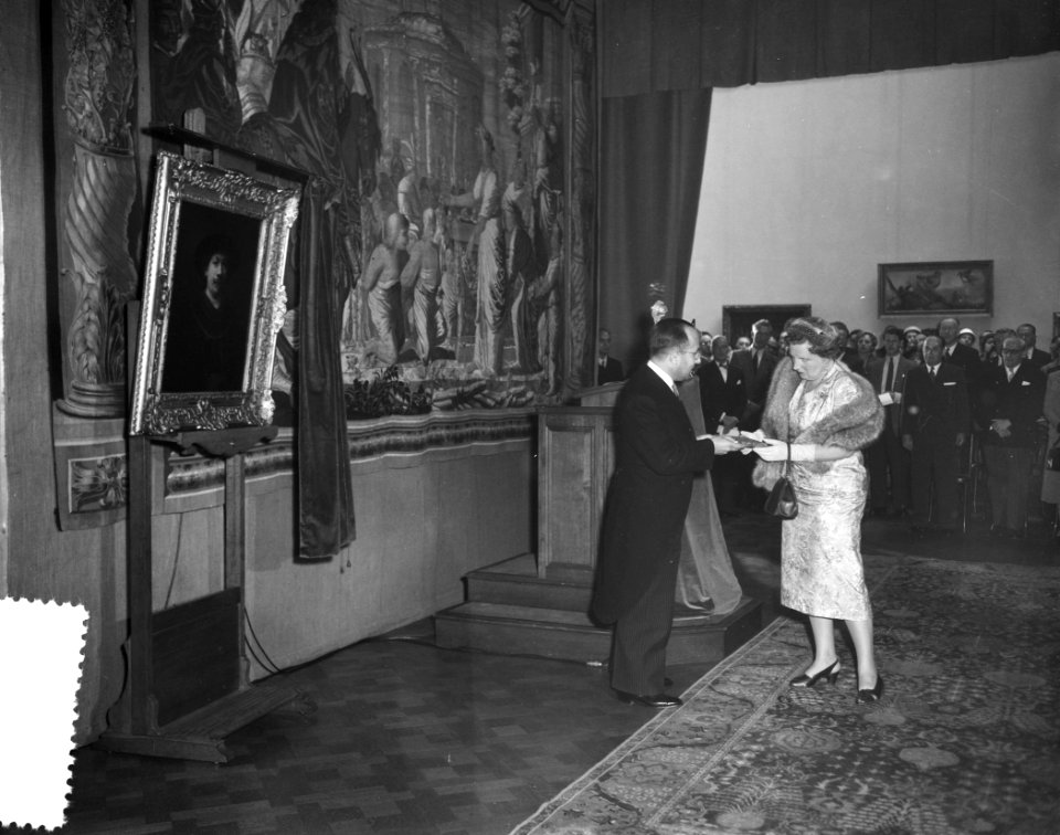 Koningin Juliana opent een Rembrandttentoonstelling in Amsterdam, Bestanddeelnr 907-7707