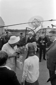 Koningin Juliana opent Synthese Radio Telescoop in Westerbork, Bestanddeelnr 923-6180