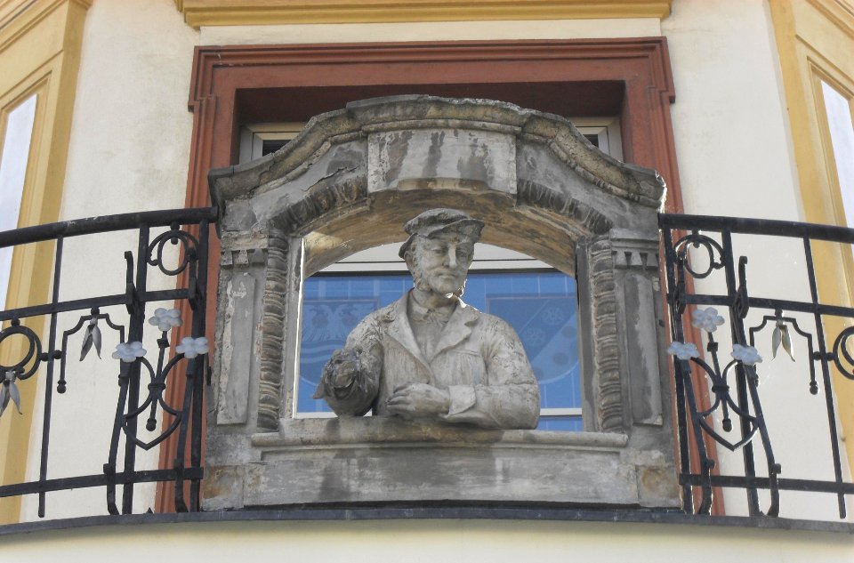 Komerční banka Teplice - detail na plastyku