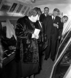 Koningin Juliana opent een tentoonstelling in het Koninklijk Huisarchief, Bestanddeelnr 904-8424