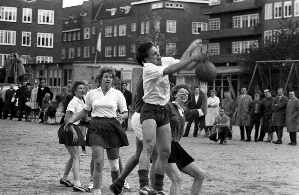 Korfbal Westerkwartier tegen Archipel. Spelmoment voor Westerkwartierkorf, Bestanddeelnr 913-0813