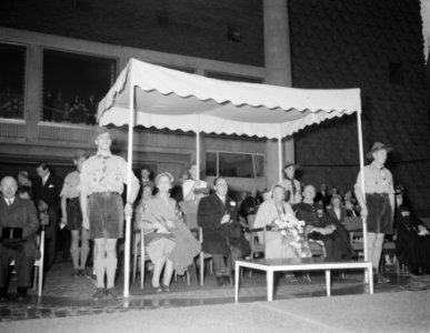 Koningin Juliana opent nieuw Provinciehuis te Arnhem, Bestanddeelnr 906-7196