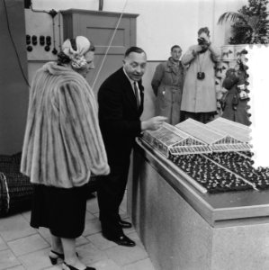 Koningin Juliana en Prins Bernhard brengen een bezoek aan 15 gemeentes in ooste…, Bestanddeelnr 906-4732