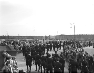 Korps vrijwillige Politie te Amsterdam oefent glasnegatef, Bestanddeelnr 904-1918