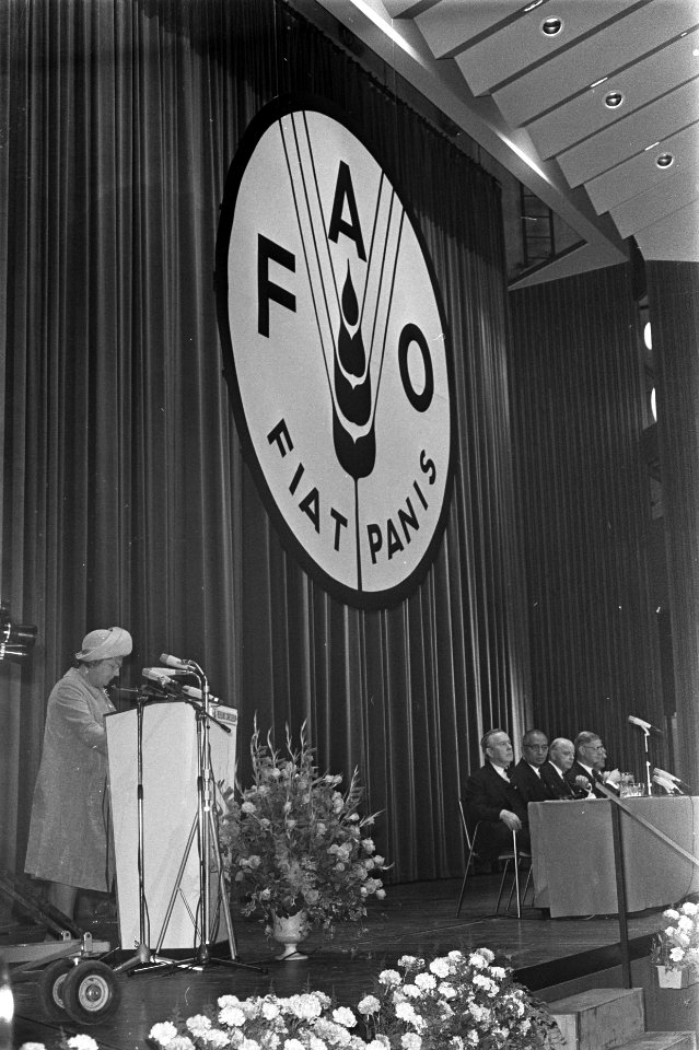 Koningin Juliana opent 2e FAO-Wereldvoedselcongres in Congrescentrum, Den Haag , Bestanddeelnr 923-5970