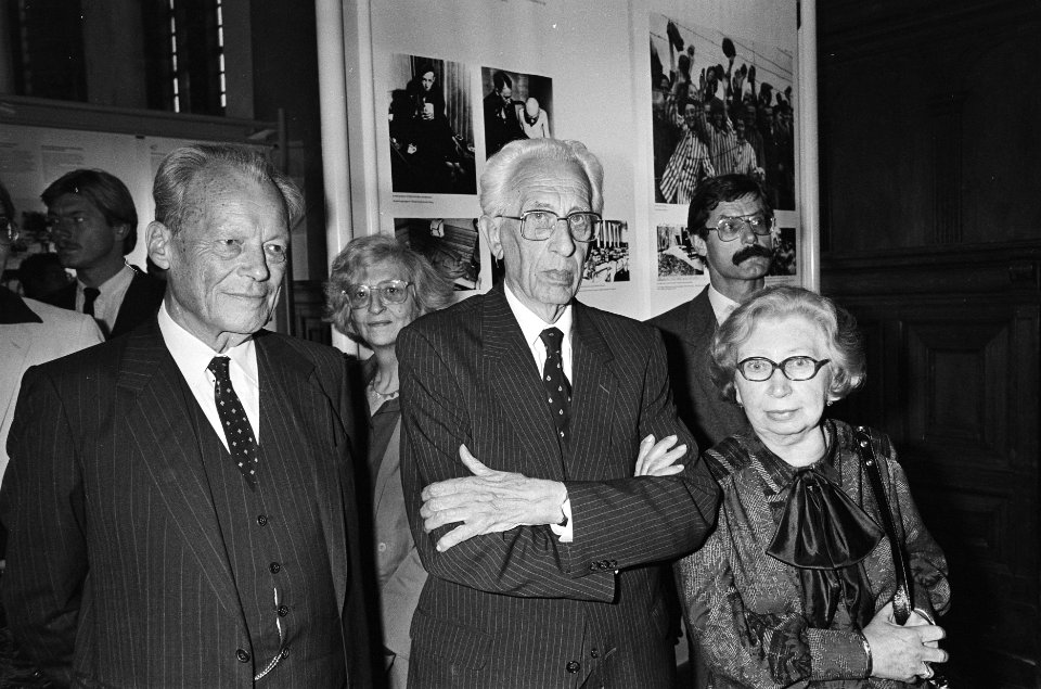 Koningin Beatrix opent de tentoonstelling 'De wereld van Anne Frank' in de West…, Bestanddeelnr 933-3516