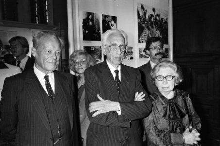 Koningin Beatrix opent de tentoonstelling 'De wereld van Anne Frank' in de West…, Bestanddeelnr 933-3516