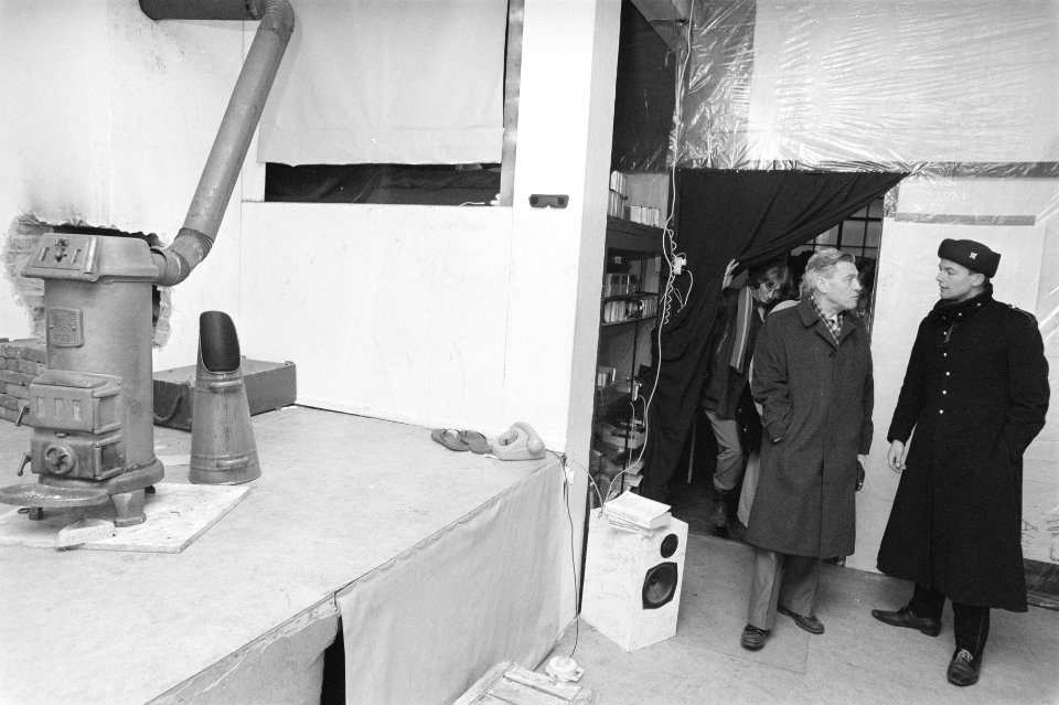 Kort geding in kraakcomplex Conradstraat te Amsterdam president mr. B. Asscher , Bestanddeelnr 934-1523