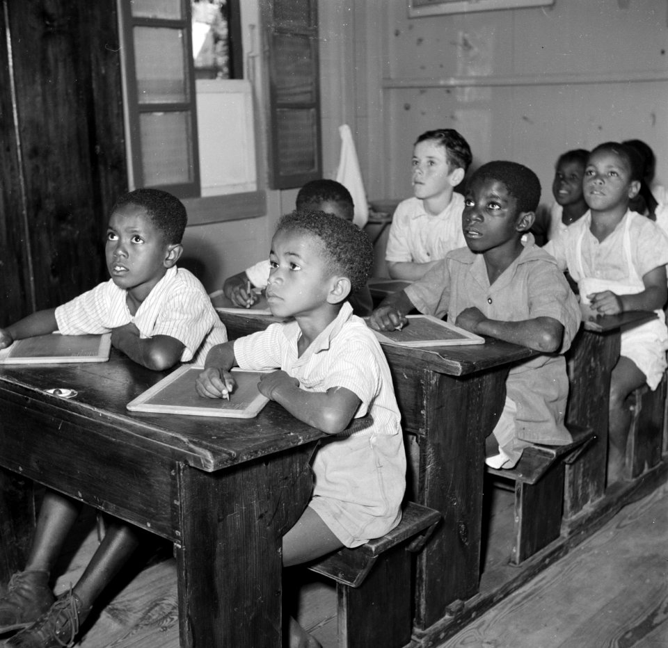 Kinderen in een schoolklas op Saba, Bestanddeelnr 252-8198
