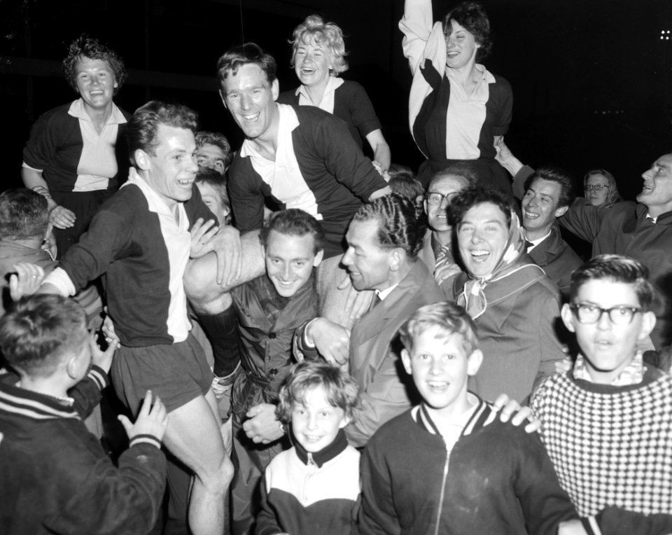 Korfbal Kampioenschap hoofdklasse A Westerkwartier tegen Rohda 5-7 Spelers op , Bestanddeelnr 915-2785