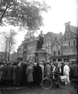 Kranslegging Thorbecke-standbeeld Amsterdam, Bestanddeelnr 903-0850