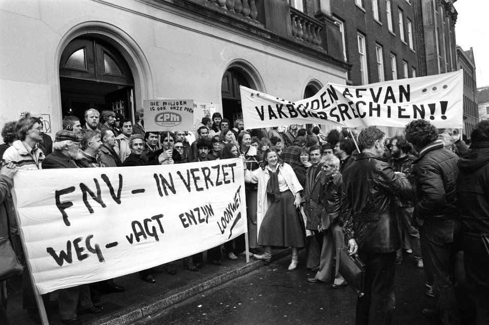 Kort geding FME (metaalwg) tegen FNV om verkr stakverb FNV demonstratie voor , Bestanddeelnr 930-7099