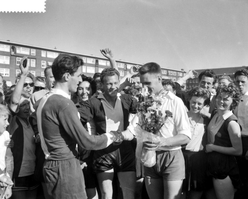 Korfbal Rhoda tegen WK 6-5, Rhoda kampioen, Bestanddeelnr 910-3915