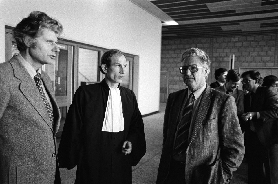 Kort geding voor rechtbank iCNV tegen Staat der Ned. om loonmaatregel. Dilo Comm, Bestanddeelnr 931-9116