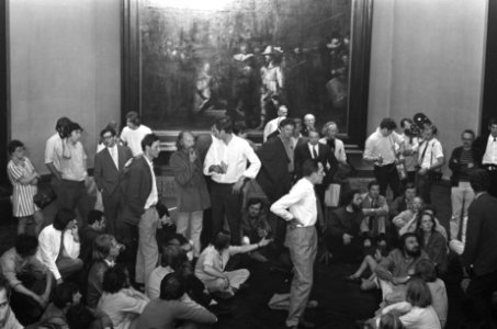 Kunstenaars hebben Nachtwachtzaal in Rijksmuseum, Amsterdam bezet kunstenaars vo, Bestanddeelnr 922-5128