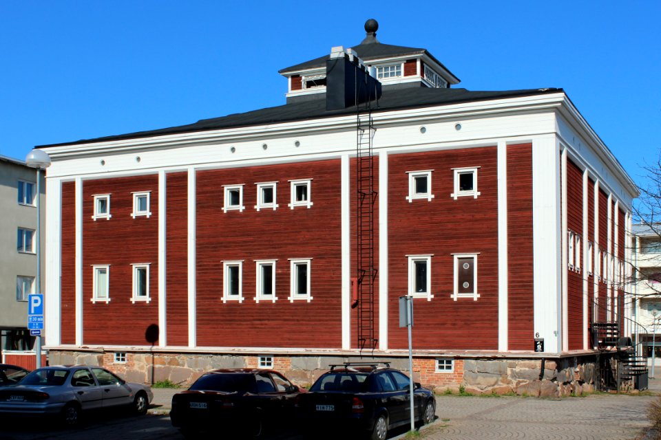 Kruunumakasiini Oulu 20120519